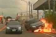 【動画】BMWを追い越そうとした三菱アウトランダー乗りが大変な事に(´･_･`)