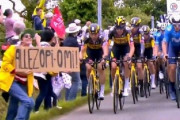 ツール・ド・フランスの大事故の原因になったプラカードおばさん、罰金15万円の判決下る