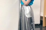 【悲報】鬼頭明里さん、キモヲタから巻き上げた金でとんでもないスカートを買ってしまう