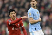 遠藤航、プレミア公式の週間ベスト11に選出…マン・C戦の躍動に元英代表FW絶賛「リヴァプールのキーパーソンだった」