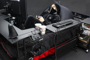 【朗報】 ゲーム、食事、睡眠のすべてが完結する「ゲーミングベッド」発売　お値段なんと126,300円