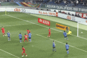 【GIF】南野タキさん…中国選手のFKを華麗に避けてしまうｗｗｗｗｗ