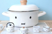 【朗報】八木飯でおなじみ、富士ホーローのミッフィー鍋がミニチュアサイズのガチャになって登場