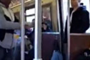 【動画】 「パンデミックだ！」 アメリカの地下鉄で黒人がアジア人にスプレーを吹き付ける差別行為・・ 動画が拡散され衝撃走る