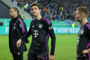 ◆悲報◆3部15位に敗れたバイエルン、敗戦後ゴール裏に挨拶に行った主力はミュラー、キミッヒ、サネだけ！早くもチームがバラバラ