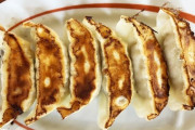お前らって餃子に何付けて食べてる？