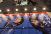 秋葉原ビックカメラに出現！ハイアールの特大広告で輝く羽生結弦選手に遭遇、圧巻の存在感に大興奮の声！