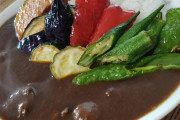 【飯テロ】ワイの作った夏野菜カレーうますぎてしまう