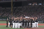 ソフトバンク・小久保監督が７度、中を舞う　就任から２年連続リーグ制覇　孫オーナーも５度舞う