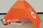メーカー「AED使用中にお●ぱいを見られたくない女性のためにテントを作りました！」