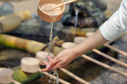 神社の手水　新型コロナ対策で柄杓や手ぬぐいを撤去