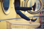 シンママの彼氏「そ～れwぐるぐるぐる！w」 シンママの女児(3)が洗濯機で大回転