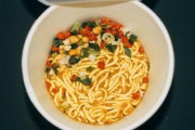 【画像】昭和のカップラーメン、現代より高性能ｗｗｗｗｗｗｗｗｗｗｗｗｗｗｗｗｗｗｗ