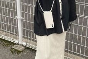 【画像】スマホや財布を首からぶら下げるのが若者の間でブームになる