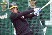 阪神・井上　ドラ１佐藤輝のスイング「速い」負けじバックスクリーン弾「より多く打てるようにやっていきたい」