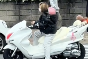 今日ヘルメットせずにバイクに乗ってる女がいたから撮ったんだが