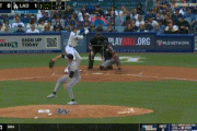 大谷翔平、米本土開幕戦第2打席でライト前ヒット！！！！！