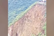 【動画】野次馬ギリギリ！インドで恐ろしい地滑りが撮影される。