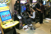 ゲーセンでカツアゲする不良グループ！俺はいつ絡まれても良いように情報集めをし準備！そしてついに不良が絡んできたので「あれ？Aっち？Aっちだよな」と小学時代の同級生