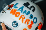 マクラーレンのノリス、6歳児がデザインしたヘルメットでF1イギリスGPに臨むことを表明