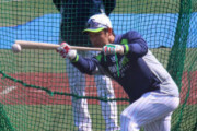 ヤクルト小川＆古賀、早出バント練習