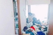 付き合い始めたばかりの彼女の家に初めて行ったのですが、本当に特殊清掃が必要なレベルの汚部屋でした・・・