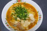 【画像】激ウマみそラーメンできた ＆ ワイ、日本酒でサッポロ一番味噌ラーメンをつくるwww