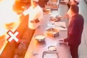 【動画】プロでもなかなか消火できない厨房火災。ビル中の消火器を使い果たしてしまう（ノ∇`）