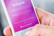 インスタで1年弱くらい毎日DMし合ってる女性がいるんですが、同僚からは「それヤバくない？」と言われました　嫁の立場からするとアウトなんでしょうか？