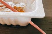 【画像】納豆フィルムの最適なはがし方が話題にｗｗｗ【仰天】
