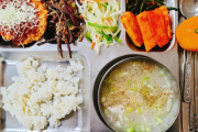 海外「これが普通なの？」日本の料理も出てくる韓国の給食に海外興味津々！（海外の反応）