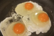 (´・ω・`)目玉焼き丼作ったよ