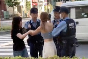 【東京】警官に蹴りを入れて大暴れする外国人たちの動画が話題に。