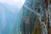 【動画】中国の大絶景。恩施グランドキャニオンに作られた道路がすごい。