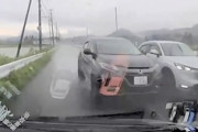 お前が避けろ運転のホンダ・ヴェゼルが正面から突っ込んでくるドラレコ。