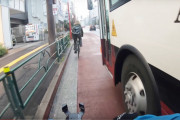 【動画】スクールバスが自転車を幅寄せ→自転車乗りの行動にバス運転手がブチギレ！これどっちが悪いの…？