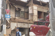 解体中のアパート床下から白骨遺体を発見… 身元は2000年に失踪した当時住人の女性と判明