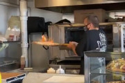 【動画】アメリカのピザ屋さん、仕事が雑すぎて炎上
