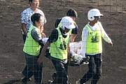 ヤクルト長岡秀樹と沢井廉がファウルフライを追いかけ激突　両者担架で運び出され球場騒然…