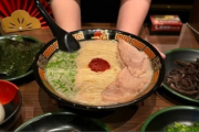 豚骨ラーメンの一蘭と天下一品ってボリュームの割に高くね？