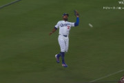 ドジャース　テオスカー・ヘルナンデス落球…