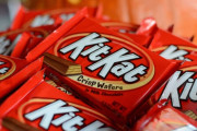 【超絶悲報】キットカット、リニューアルで小さくなる?