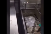 【バイトテロ】コンビニ店員「氷を揚げてみたｗｗｗ」【→動画】