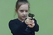 ロシア・ノヴゴロド市、小学4年生を対象にマカロフ拳銃の射撃授業！