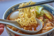 2022年人気袋ラーメン→3位うまかっちゃん→2位サッポロ一番みそラーメンを抑えた1位はこれ…！！