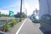 【悲報】逆走車と対峙したドラレコ映像、動きが意味不明すぎて草ｗｗｗｗ