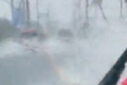 【動画】 宇都宮市、突然の豪雨で道路冠水 「川になってる」「緊急速報メールやばいい」 避難指示発令