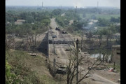 セベロドネツクで戦うウクライナ軍、最後の橋を失い補給路を失う
