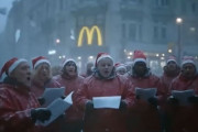 マクドナルドのAI生成クリスマス広告が不気味すぎるとの批判を受けて3日で取り下げ