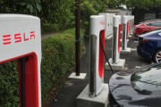 【悲報】テスラ、わずか10年で圧倒的な数の充電器を設置してしまうｗｗｗｗ